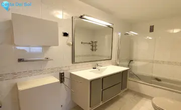 3 bedroom Apartment for Sale in Málaga Este-5023