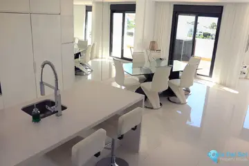 3 bedroom House for Sale in Estepona-12723