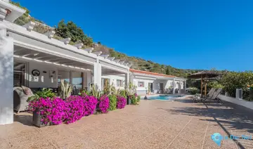 5 bedroom House for Sale in Arenas-18257