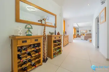 5 bedroom House for Sale in Arenas-18262