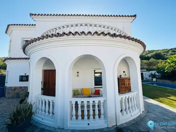 5 bedroom House for Sale in Casares
