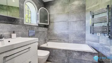 4 bedroom House for Sale in Sierrezuela-19694