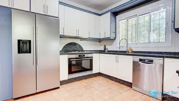 4 bedroom House for Sale in Sierrezuela-19691