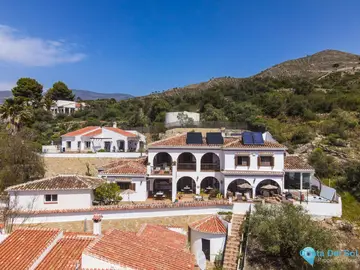 5 bedroom House for Sale in Cómpeta