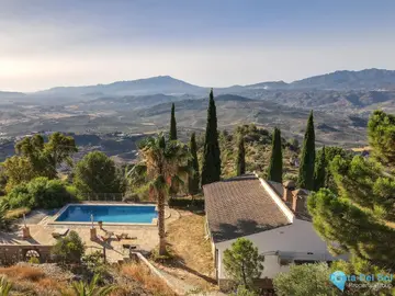 4 bedroom House for Sale in Alozaina-14393