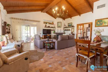 4 bedroom House for Sale in Entrerrios-95072
