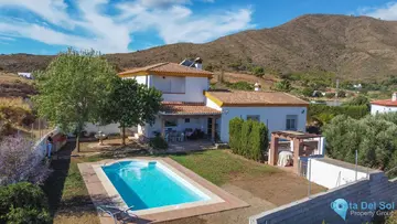 4 bedroom House for Sale in Entrerrios-95074