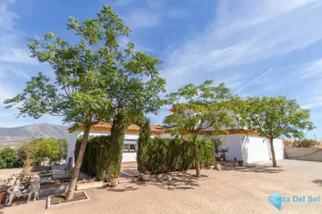 4 bedroom House for Sale in Entrerrios-95076