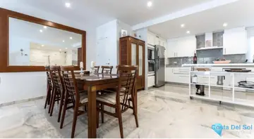 4 bedroom Apartment for Sale in Elviria-77555