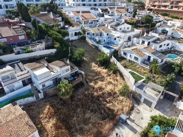 1000m2 Plot for Sale in Fuengirola