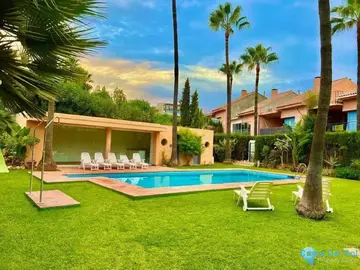 5 bedroom House for Sale in Nueva Andalucía-21962