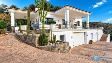 4 bedroom House for Sale in Guaro
