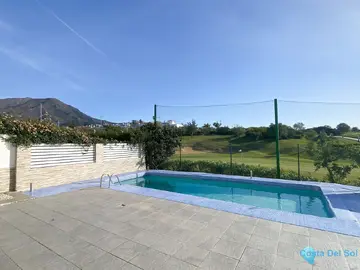 5 bedroom House for Sale in Estepona