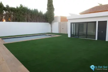 4 bedroom House for Sale in El Coto