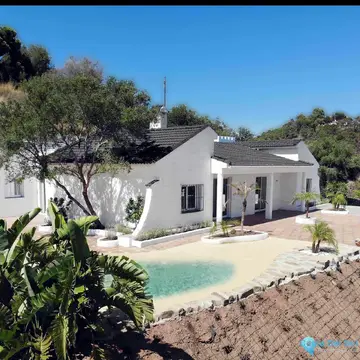 5 bedroom House for Sale in Estepona