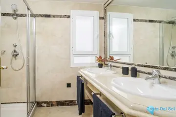 3 bedroom Apartment for Sale in Marbella-25046