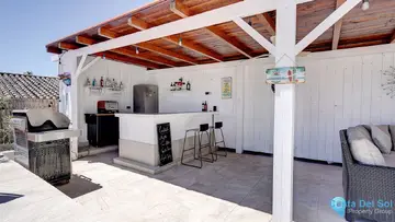4 bedroom House for Sale in Calahonda-25200