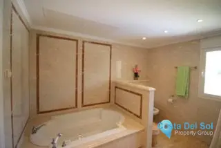 4 bedroom Apartment for Sale in Marbella-25923