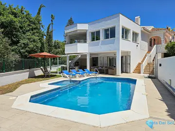 4 bedroom House for Sale in Riviera del Sol