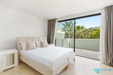 4 bedroom House for Sale in La Cala de Mijas-27413