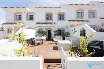 4 bedroom House for Sale in Nueva Andalucía