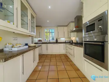3 bedroom House for Sale in Estepona-27908