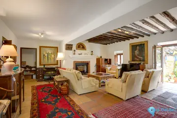 3 bedroom House for Sale in Estepona-28120