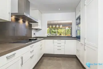 4 bedroom Apartment for Sale in Nueva Andalucía-28476