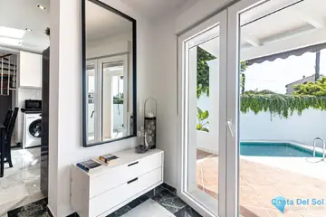 5 bedroom House for Sale in Benalmadena Costa-28900