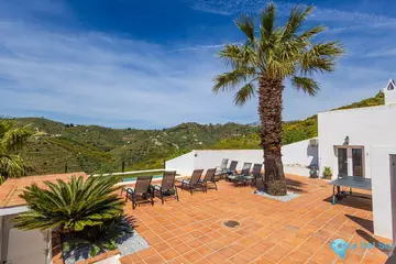 7 bedroom House for Sale in Cómpeta-29003