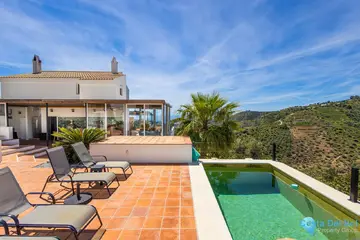 7 bedroom House for Sale in Cómpeta-29005