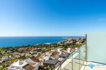 4 bedroom Apartment for Sale in Benalmadena Pueblo-29028