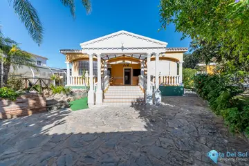 4 bedroom House for Sale in Las Chapas