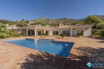 5 bedroom House for Sale in Valtocado