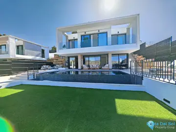 4 bedroom House for Sale in Estepona