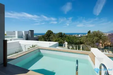 4 - 6 bedroom House for Sale in Marbella-31075
