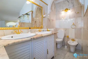 6 bedroom House for Sale in Estepona-31506