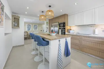 6 bedroom House for Sale in Estepona-33000