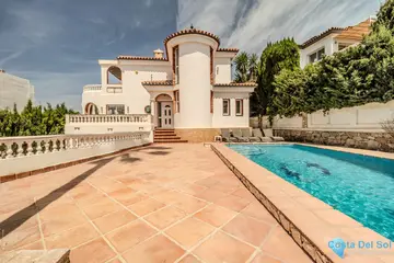 6 bedroom House for Sale in El Faro