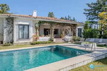 4 bedroom House for Sale in El Paraiso