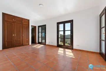 4 bedroom House for Sale in Casares-34049