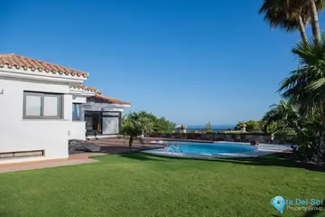 4 bedroom House for Sale in Benalmadena