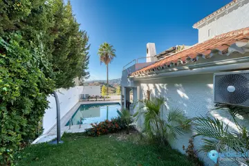 4 bedroom House for Sale in Nueva Andalucía-34410