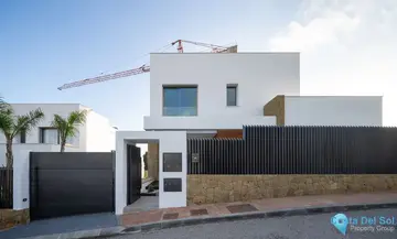 4 - 5 bedroom House for Sale in Mijas Costa-34407
