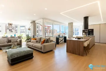 4 bedroom Apartment for Sale in Málaga Centro-34637