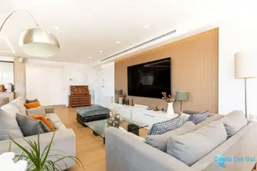 4 bedroom Apartment for Sale in Málaga Centro-34639