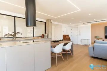 4 bedroom Apartment for Sale in Málaga Centro-34644