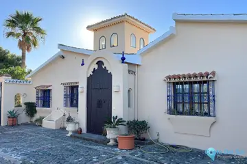 4 bedroom House for Sale in Estepona