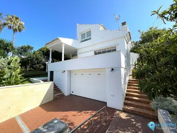 4 bedroom House for Sale in Estepona