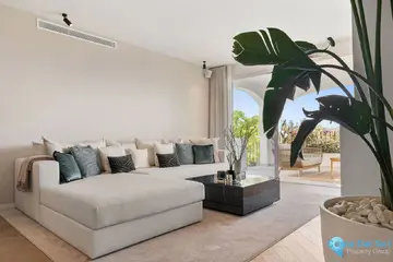 4 bedroom House for Sale in The Golden Mile-36450